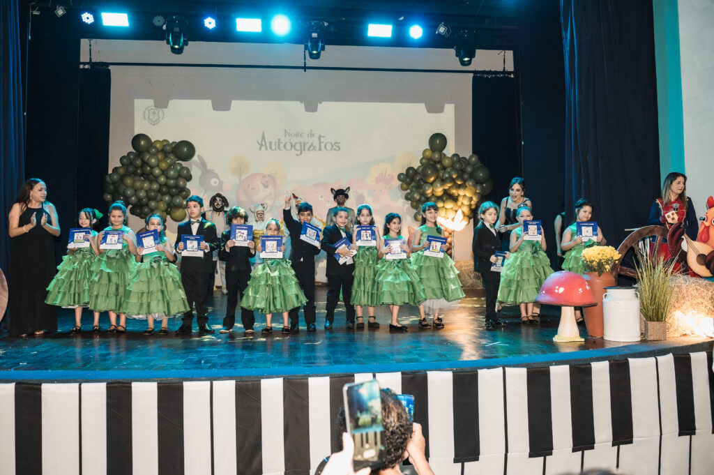 Noite_de_Autógrafos_2025_12_de_Dezembro_de_2025_Nil_Martins_Fotografia-3805